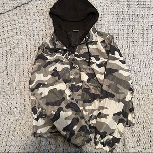 No Boundaries brand camo windbreaker
